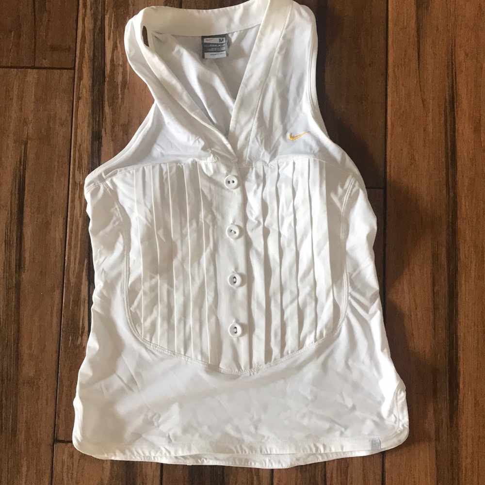 Adorable Nike workout top